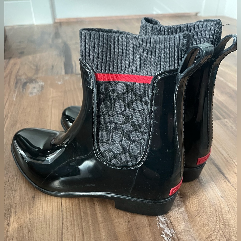 Coach Women’s 7 Rivington Rain Booties Black Rubber Ankle Boots Red Logo Knit - Picture 5 of 8
